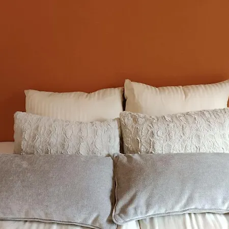 Hébergement de vacances Léopold, Citadin Au Pied Des Bois!