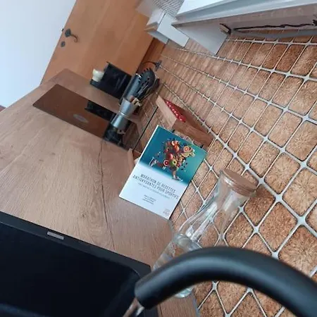 Leopold, Citadin Au Pied Des Bois!