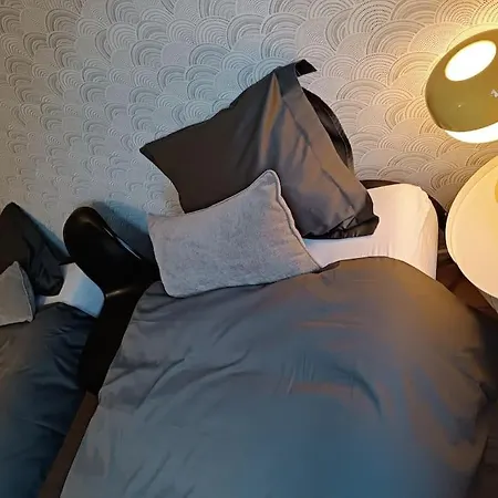 Léopold, Citadin Au Pied Des Bois!