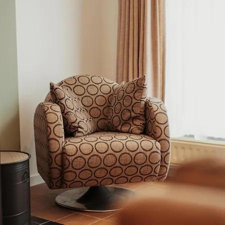 Léopold, Citadin Au Pied Des Bois! *