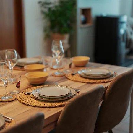 Leopold, Citadin Au Pied Des Bois! *