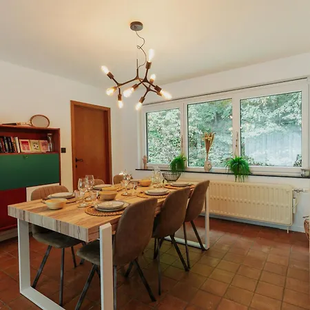 Léopold, Citadin Au Pied Des Bois!