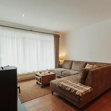 Léopold, Citadin Au Pied Des Bois! *