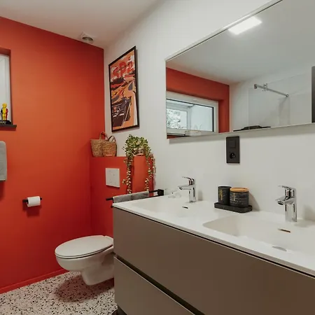 Leopold, Citadin Au Pied Des Bois!