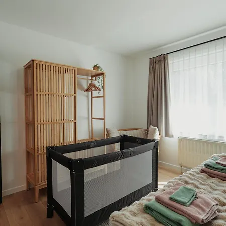 Léopold, Citadin Au Pied Des Bois! *