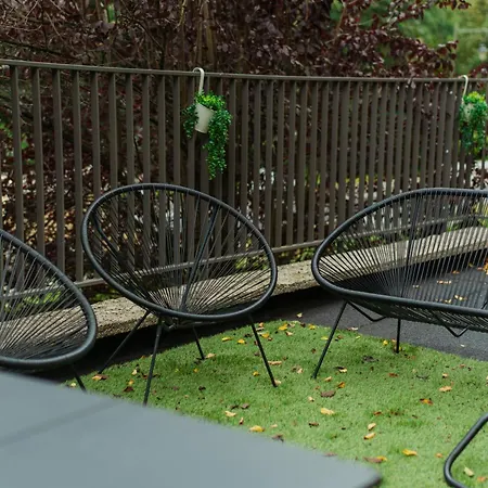 Léopold, Citadin Au Pied Des Bois! Hébergement de vacances Spa