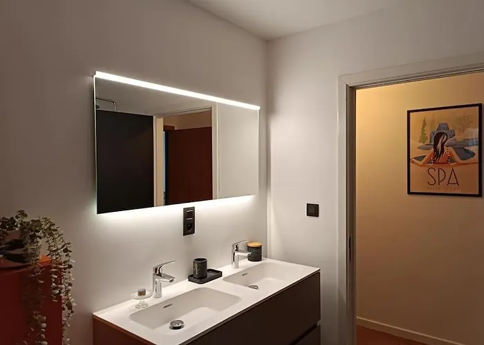 Léopold, Citadin Au Pied Des Bois! *