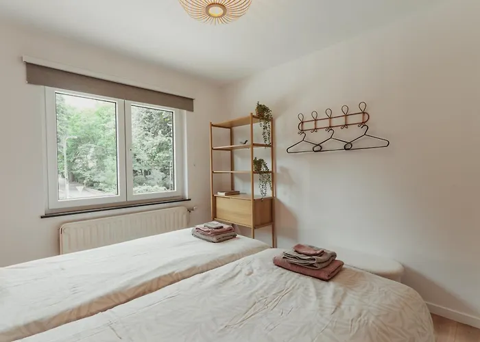 Léopold, Citadin Au Pied Des Bois!